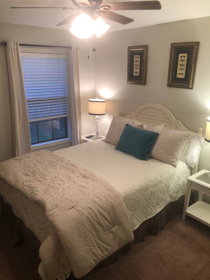 Spálňa s manželskou posteľou King. 