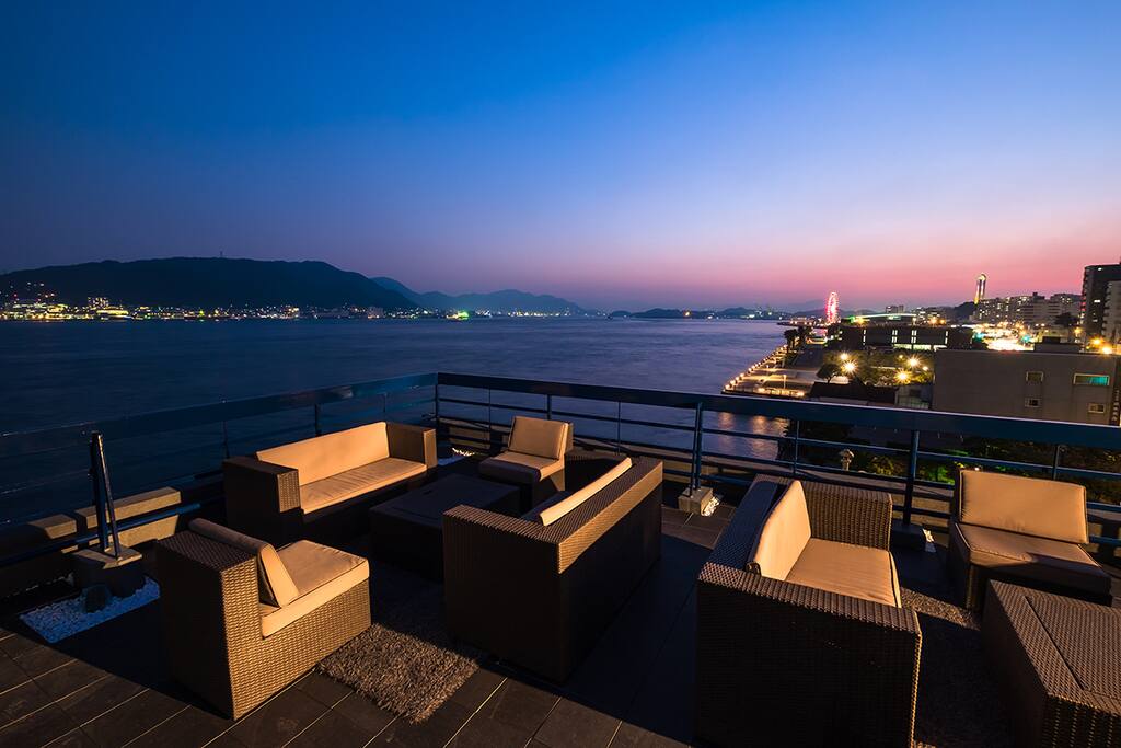 宿泊者の利用できる屋上テラス(夜景)
