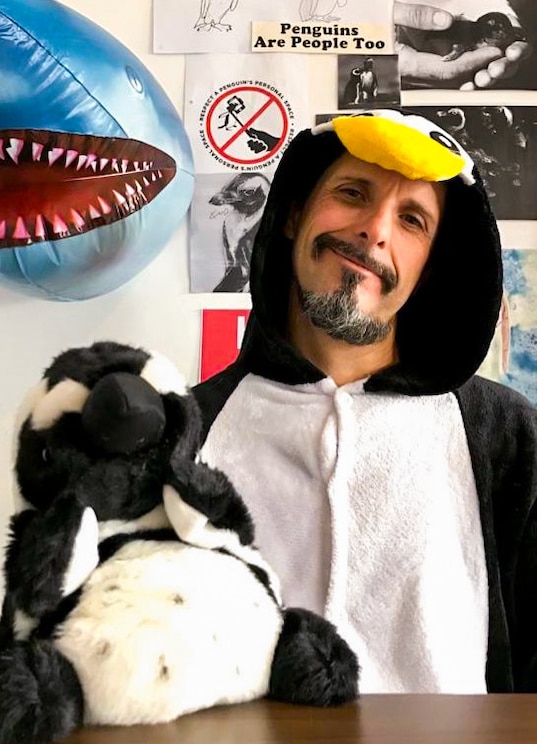 Show full-screen, host-provided image