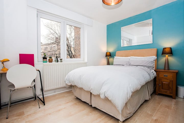 Double bedroom by London Bridge station