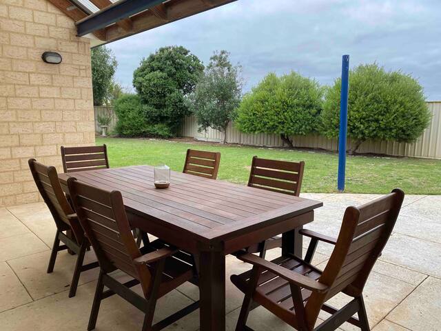 West Beach Getaway – Family & Pet Friendly gallery image 4