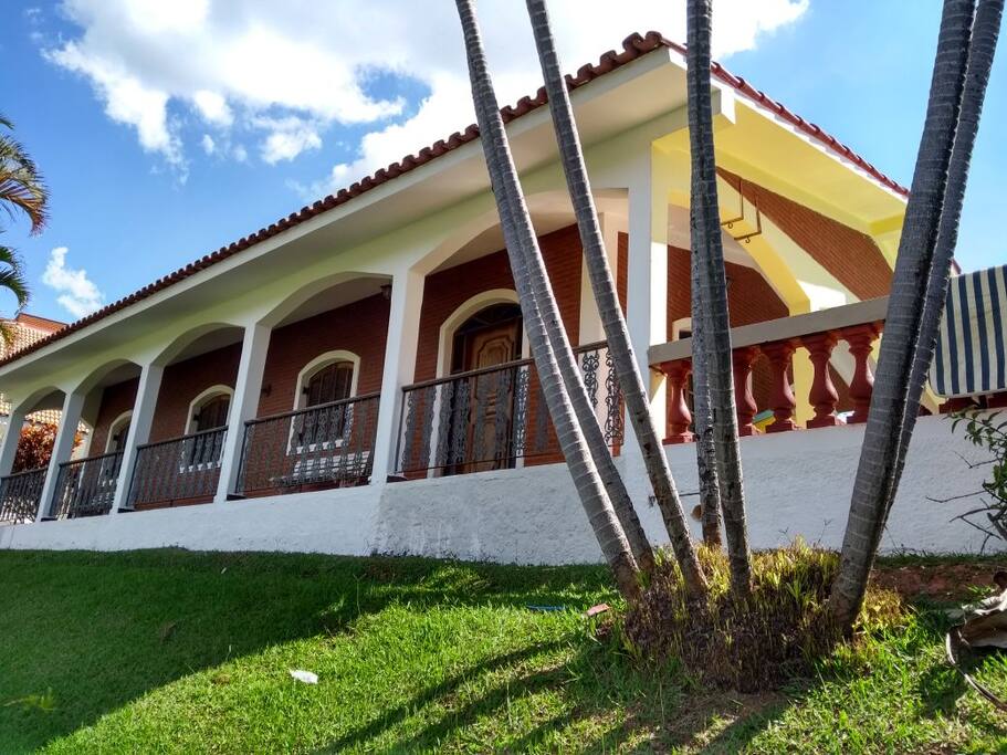 Visão frontal da casa