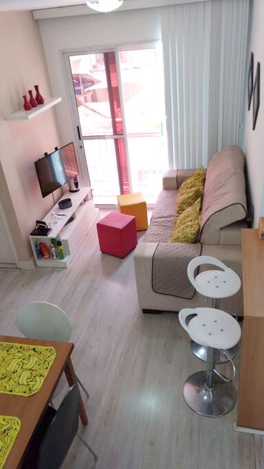 Sala com sofá retrátil