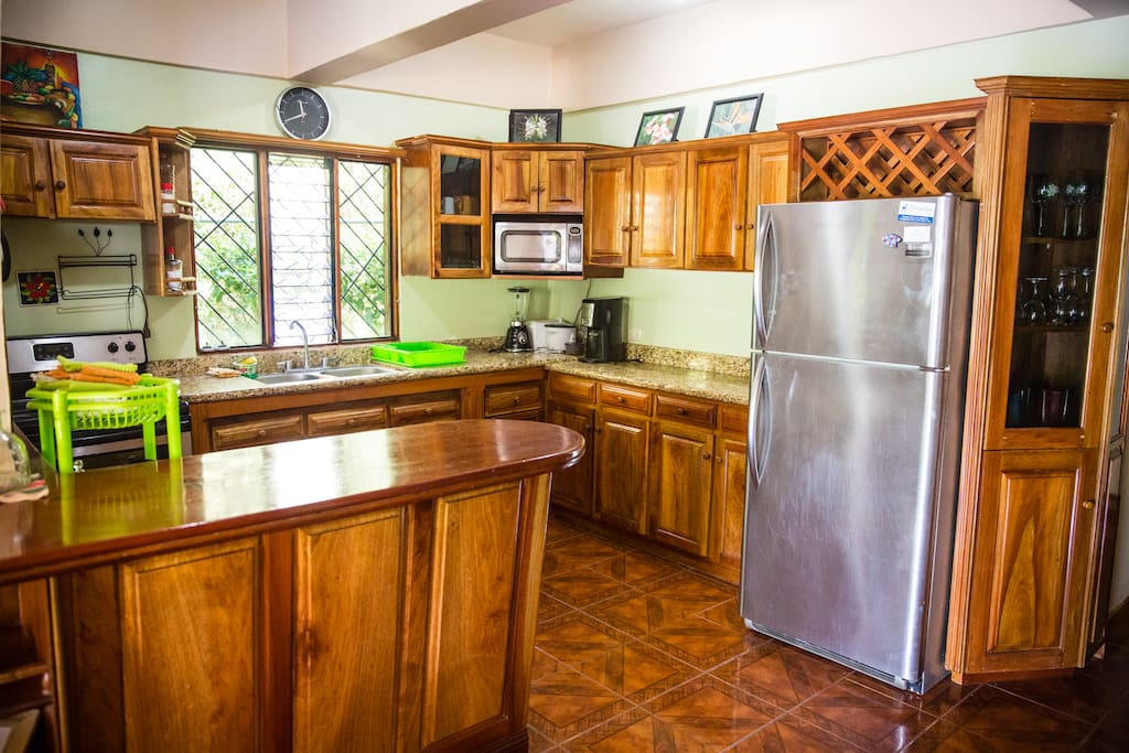 Full kitchen with everything you need to prepare fresh caught fish, farmers market mango salsa, or fresh juice in the juicer!