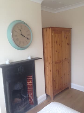 Contemporary room in a 1930s house near City