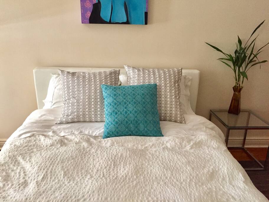 super comfortable, queen size tempurpedic mattress. best night sleep.