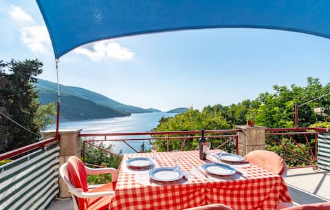 Sea view apartment with terrase VL