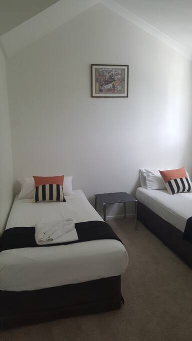 2nd twin bedroom