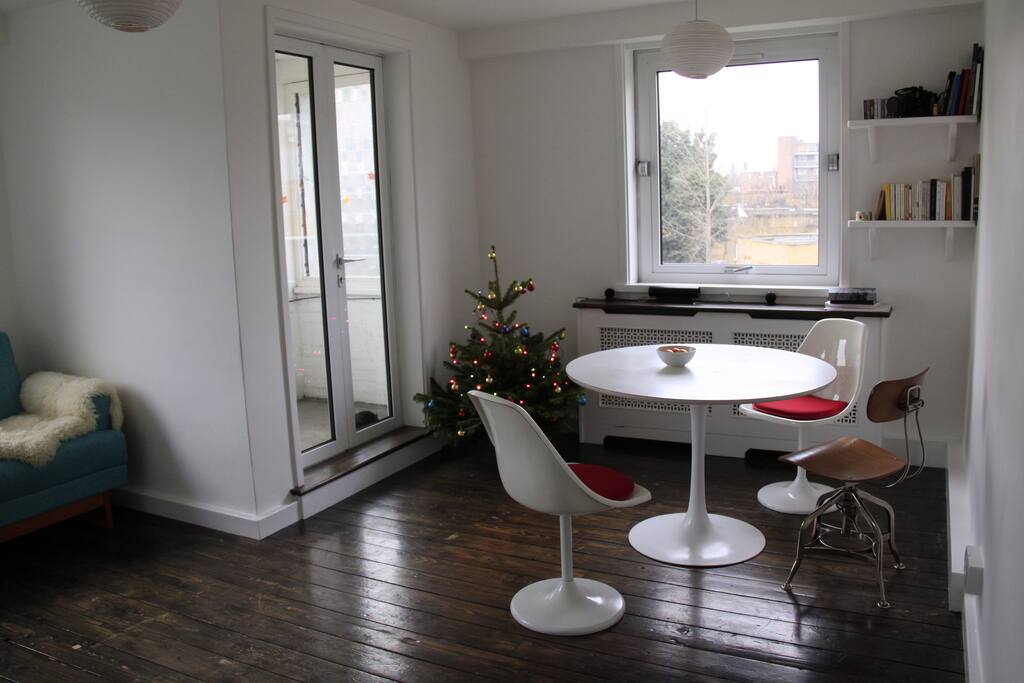 Bright and spacious living room with beautiful 60s design furniture