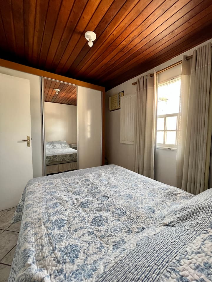 Habitación 2 con aire acondicionado.