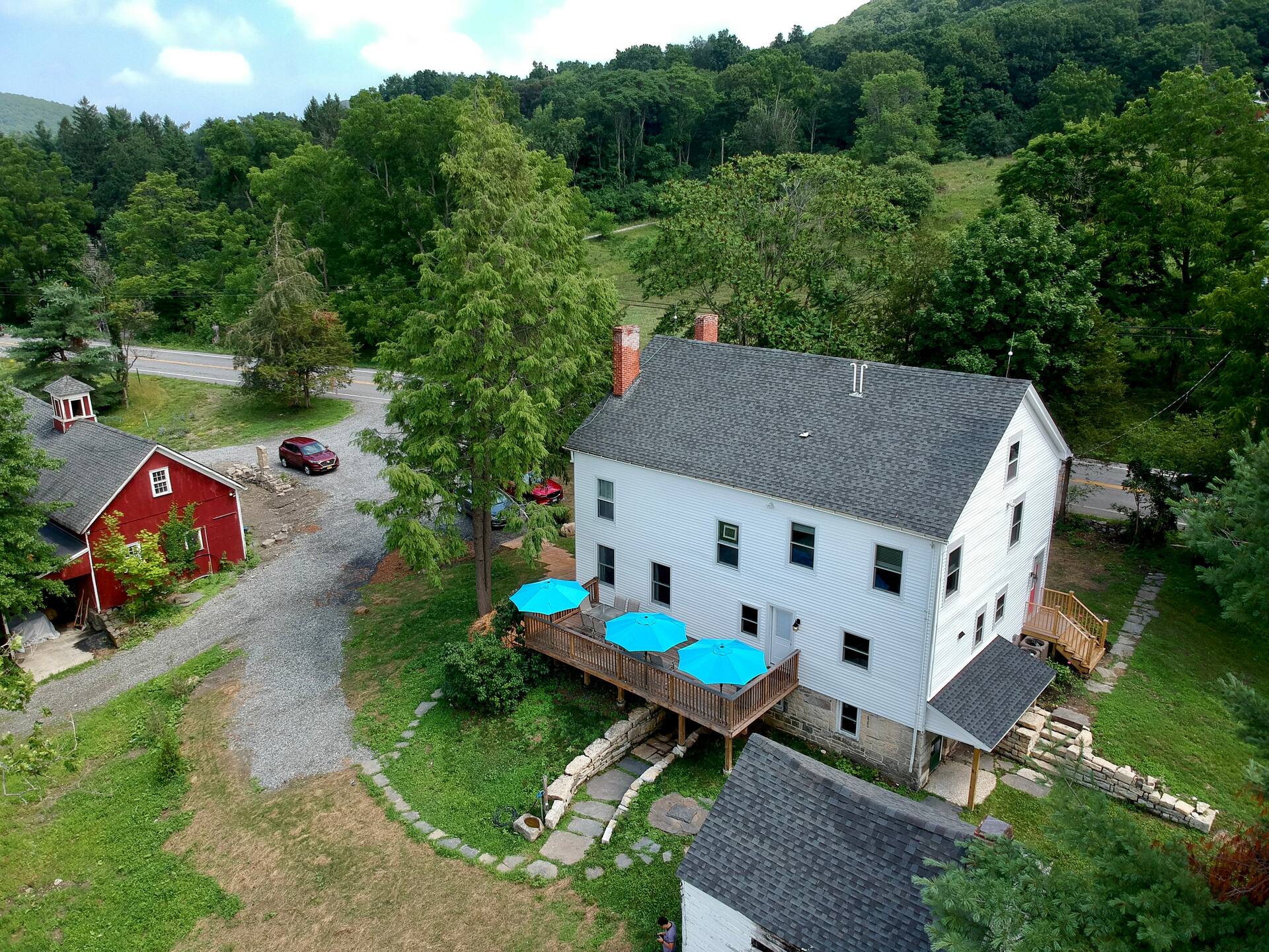 1841 Farmhouse located in the Warwick Valley!