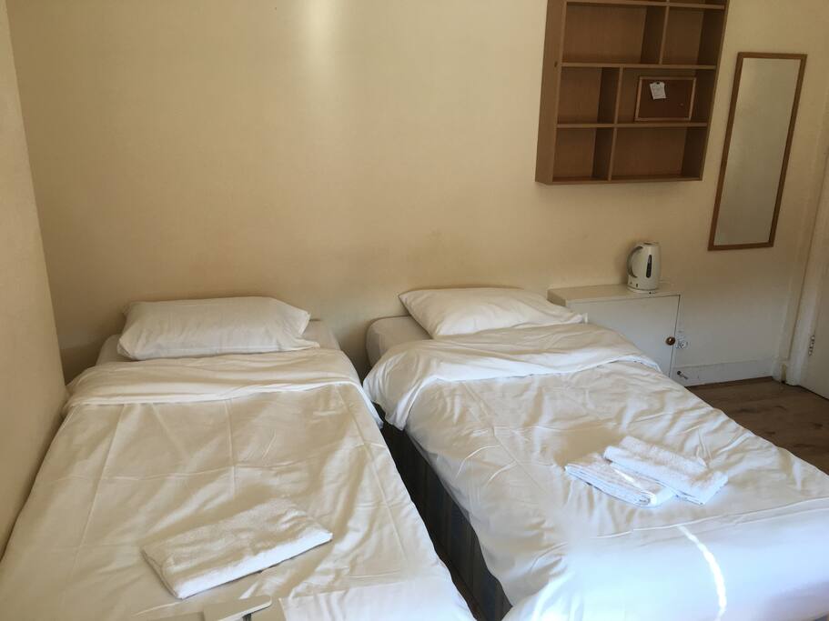 2 single beds