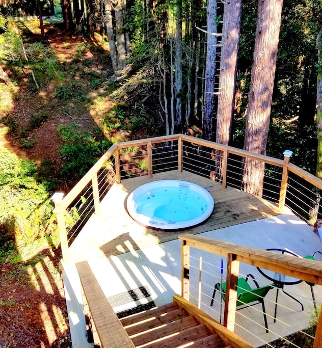 Relax in the hot tub surrounded by the nature....Look over the creek! You will see a BUDDHA smiling at you. The best hot tub and garden in the entire coastal area according to our well traveled, repeat guests!