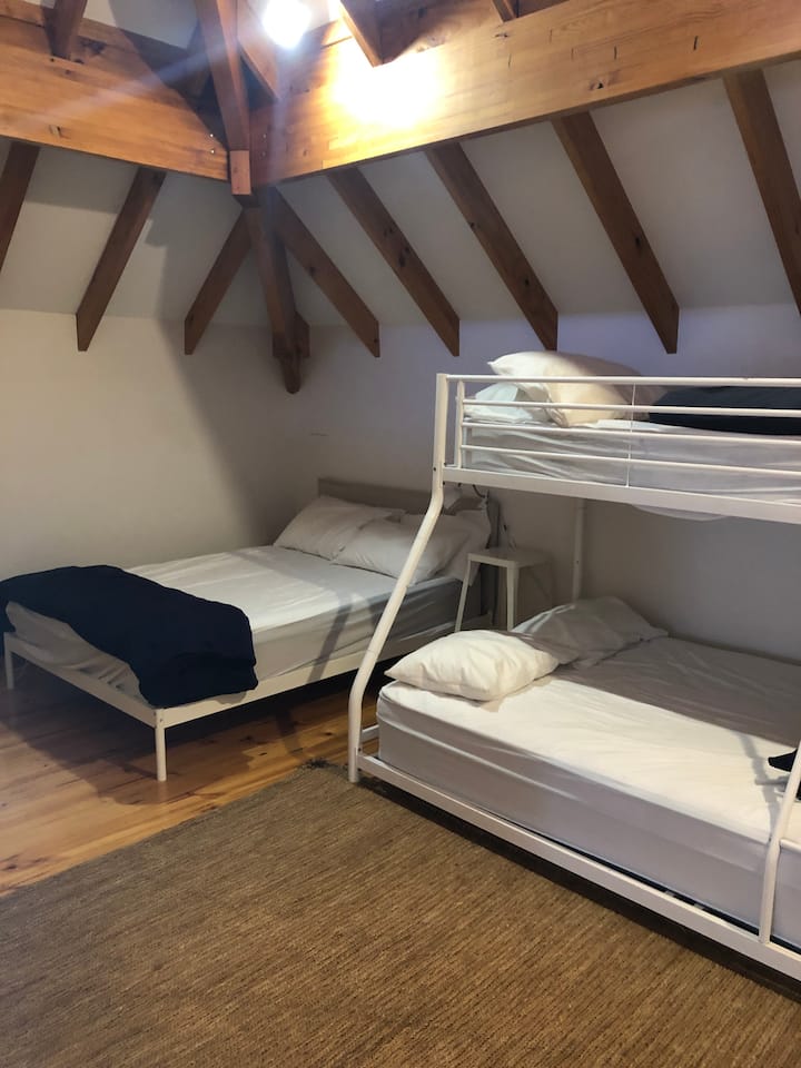 Ლოფტის ოთახი