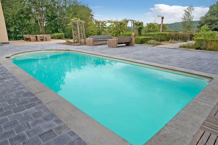 Majestueuse maison de vacances à Manhay avec piscine privée - Maisons à  louer à Manhay, Belgique - Airbnb