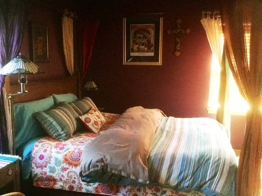 Frida Kahlo Master Bedroom/ Sleep number bed/fan provided