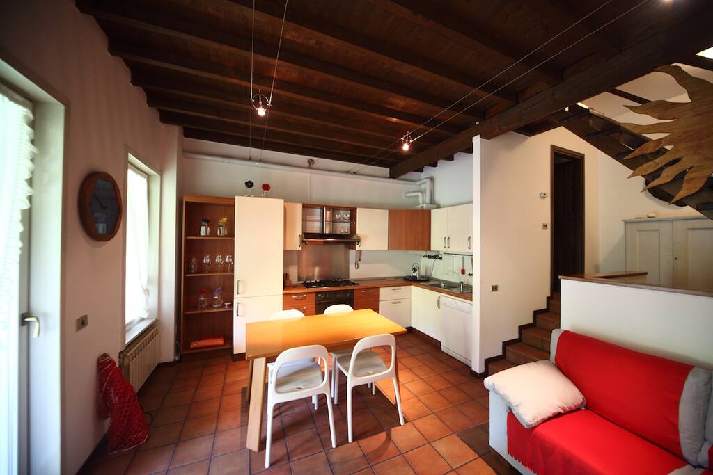 Cucina completa forno frigorifero lavastoviglie macchina caffè