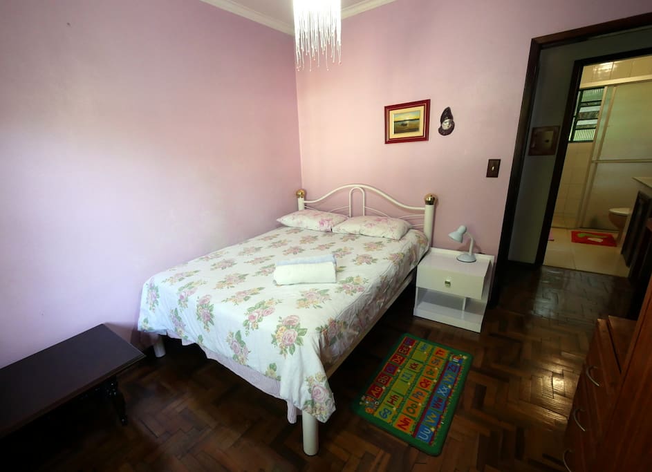 Outra vista do quarto.