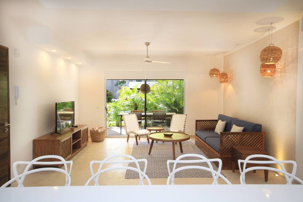 Living room / Open kitchen
