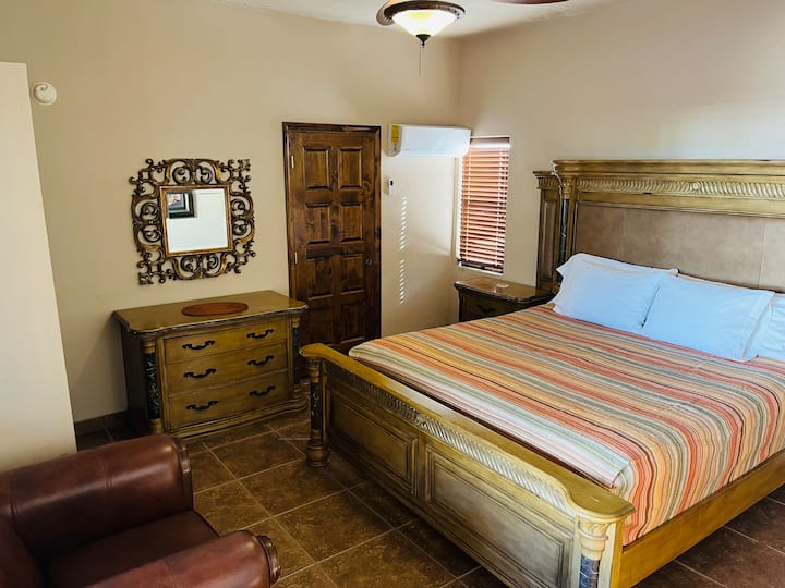 غرفة النوم 6
كرسي سرير كينج
