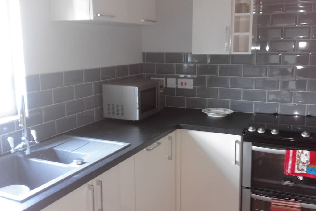 Beautifully compact kitchen with all amenities. A joy to cook in!