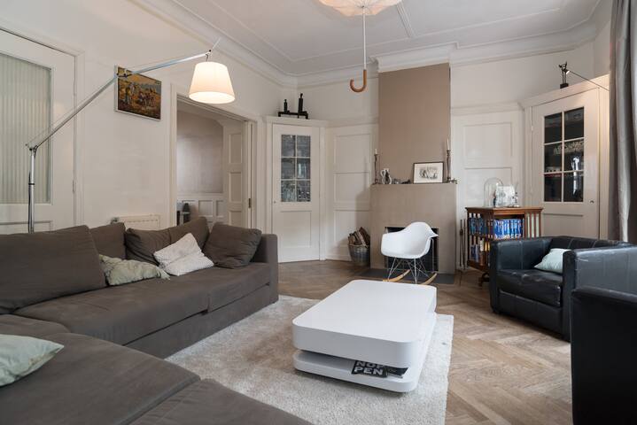 Luxury monumental 3 floor house gallery image 2