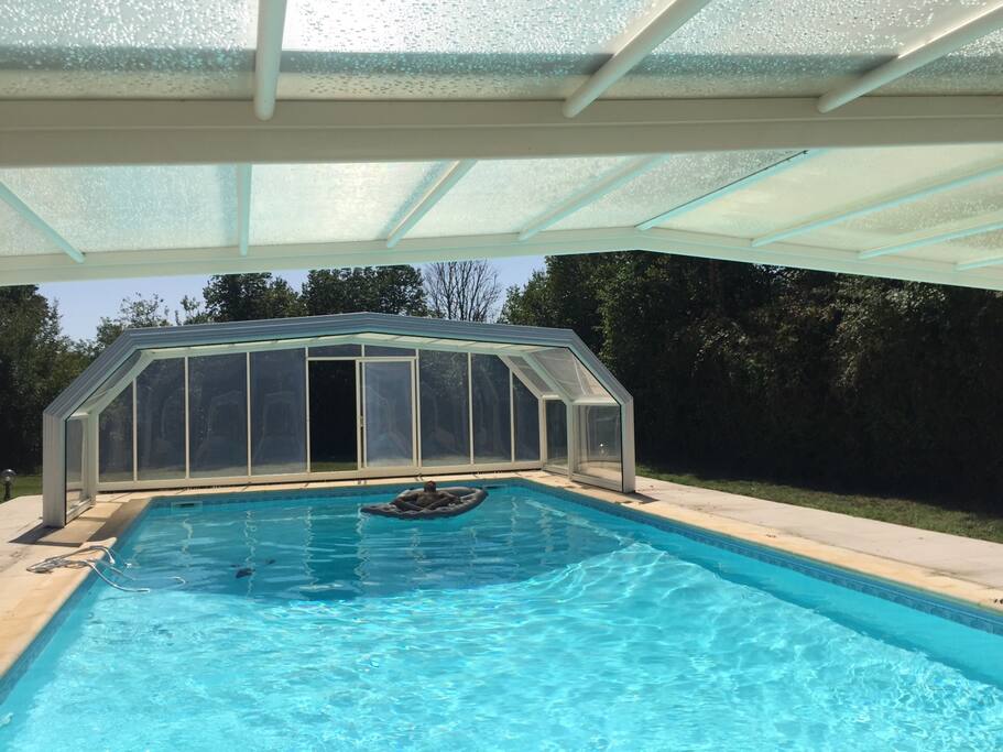 la piscine découverte sous le soleil