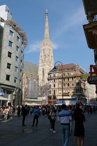 Top-location 2 BR St. Stephens Cathedral (A26) gallery image 2