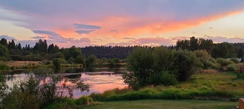Crater Lake, Infrared Sauna, River View & Access!