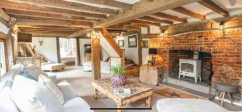 17th century stunning listed cottage