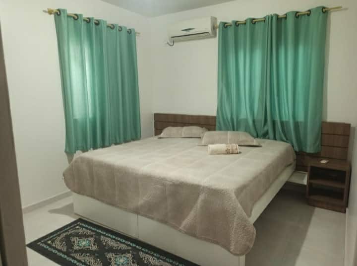 床宽敞舒适。
房间宽敞通风。