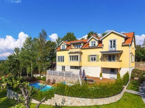 Large seaside luxury villa with pool