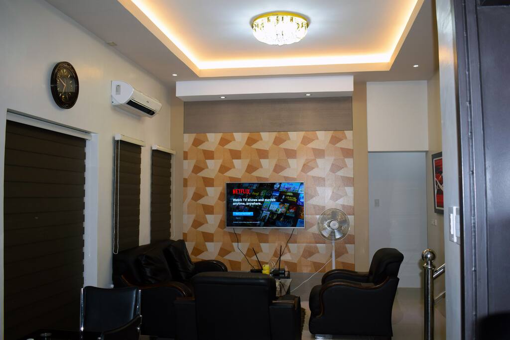 Living room with 50" smartv, with cable and strong internet access.