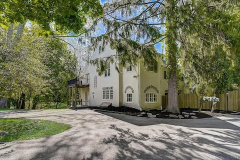 Lovely Apartment ♡ of The Mainline ✔︎ 1 Bed Option