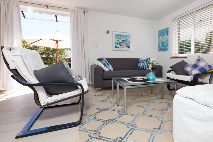 Garden Apartment, Llandudno – 3 mins walk to beach gallery image 2