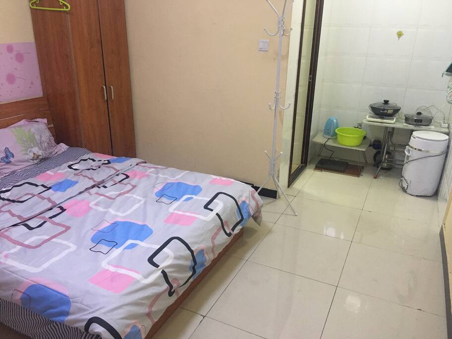 小型衣橱,两个人差旅行礼足够用了