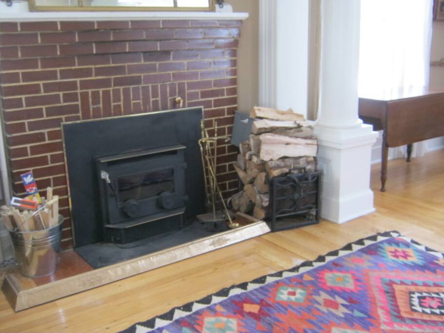 Working fireplace and desk.