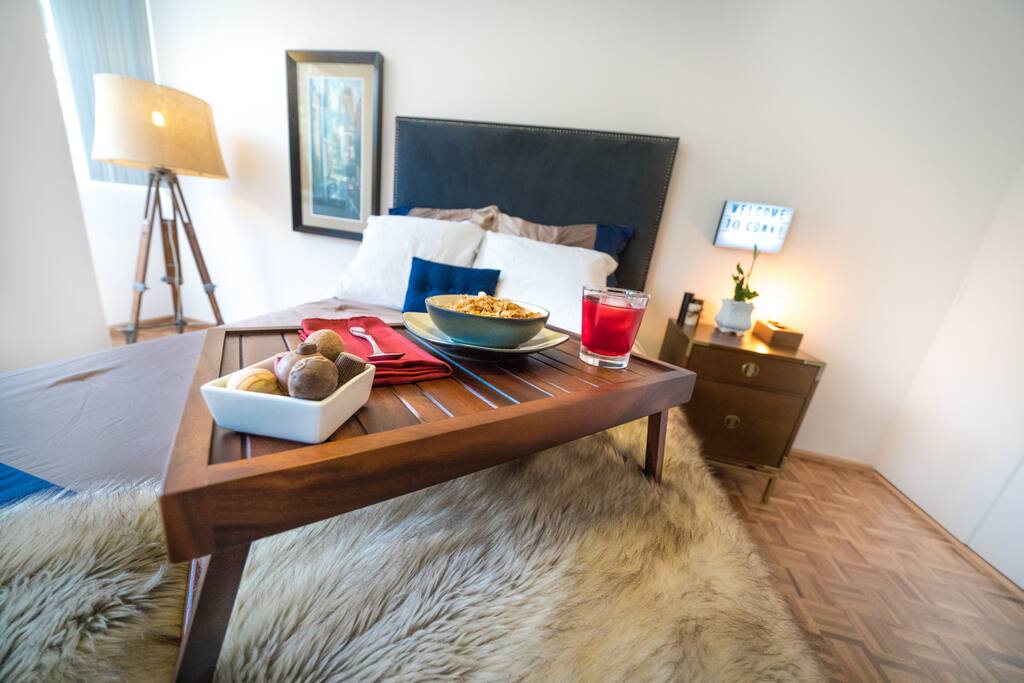 Come stay with us! Enjoy our comfy pillows, throw blanket (non-animal), and comforter. Make yourself breakfast in bed in our ample kitchen and make use of our high-end bed-trays!