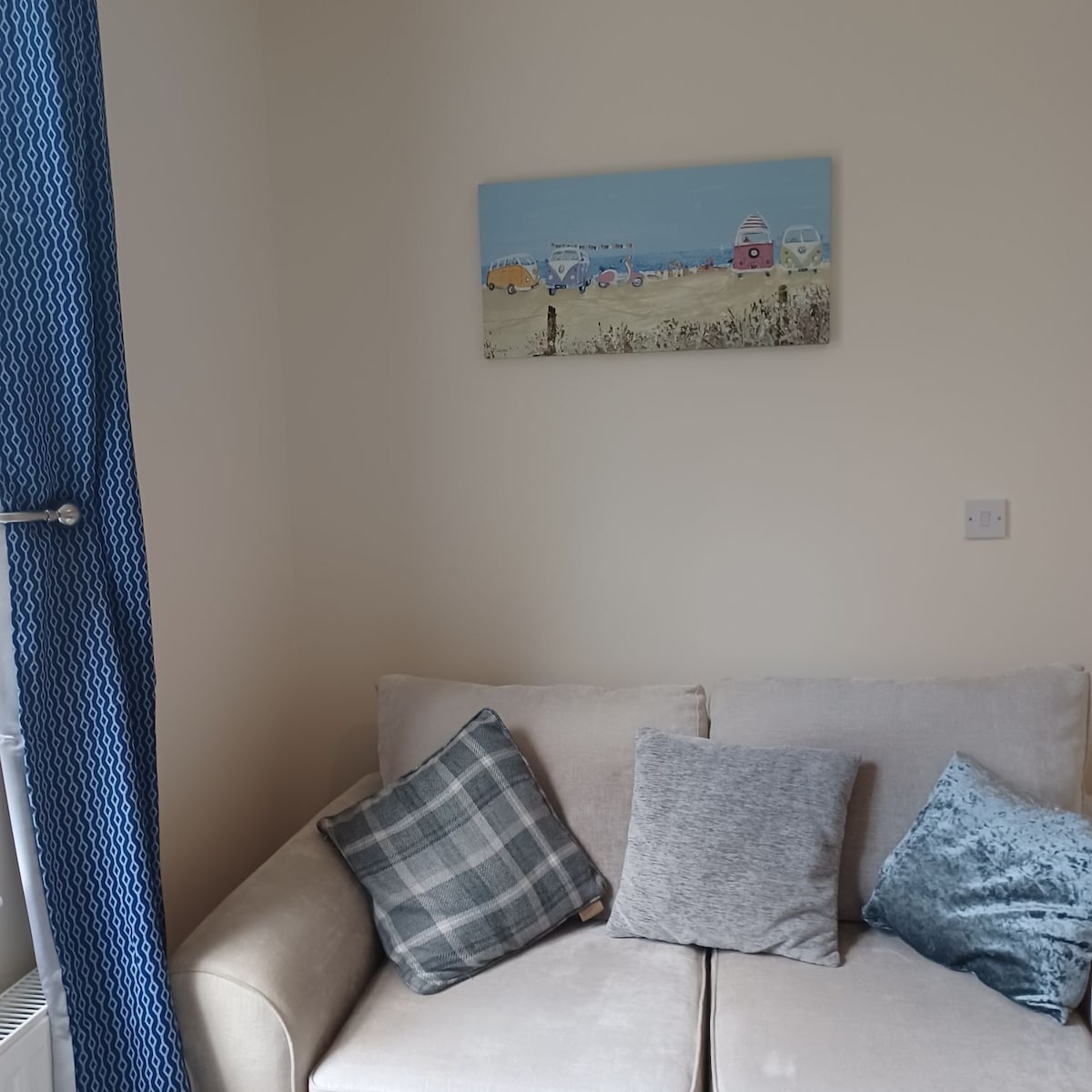 Top Airbnb: Holiday House minutes from the beach. in New Waltham