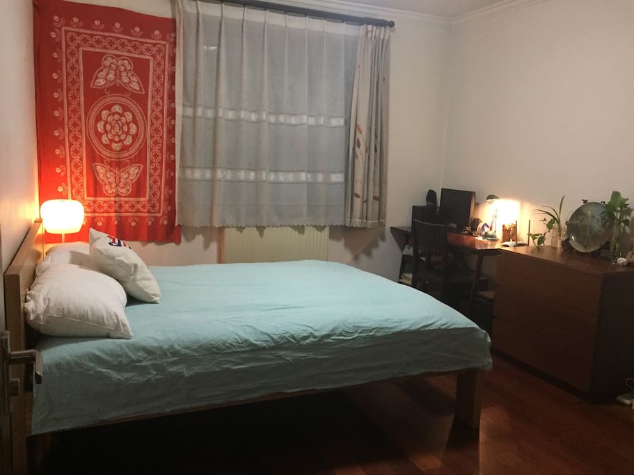 guest room. quiet and clean. computer with internet & WIFI