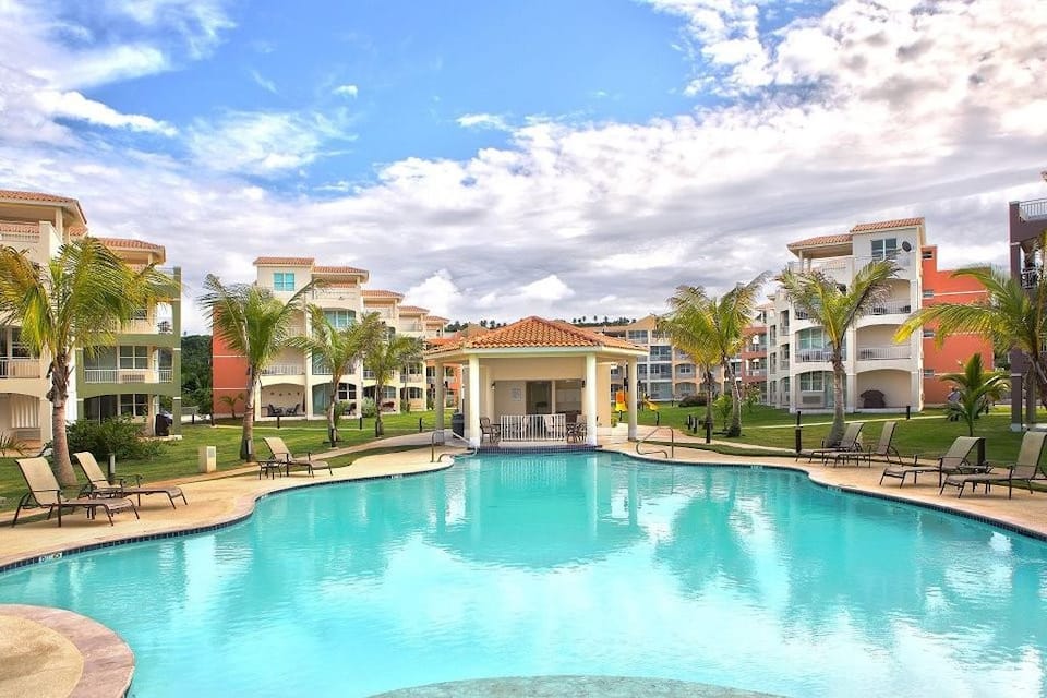 Shared pool at Haudimar Beach Apartments