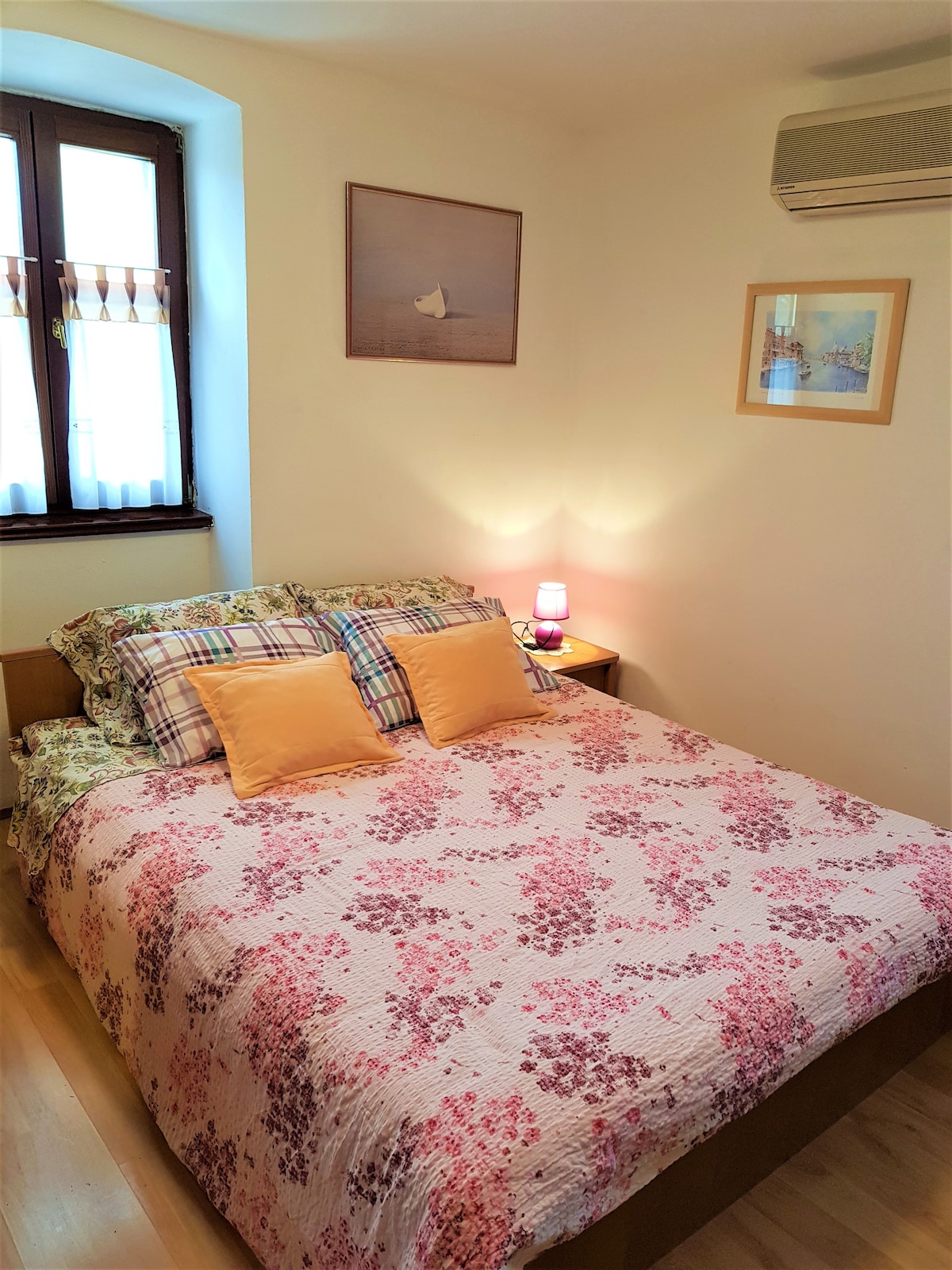 Спалня в красива историческа къща.