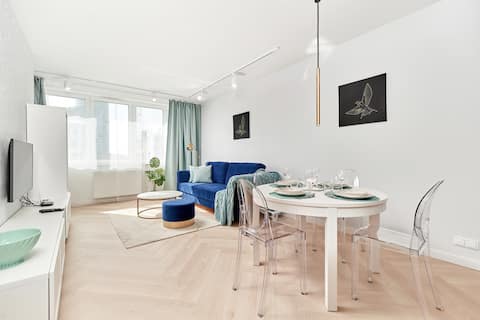 Popular Airbnb listing: Stylish Apartment in Wroclaw | Balcony | Garage in Powstańców śląskich