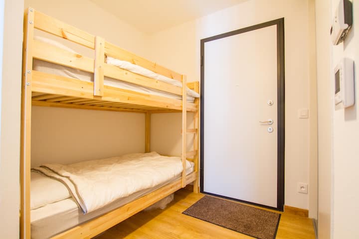Bunk bed in the entrance hall ('coin montagne')