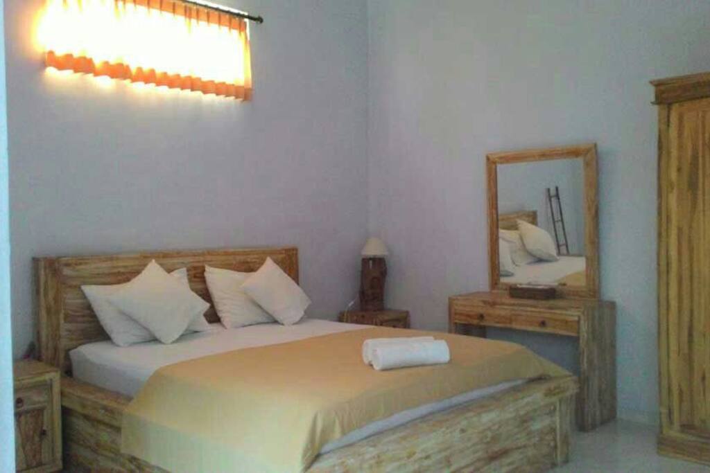 Queen size for each rooms ( 3 rooms )