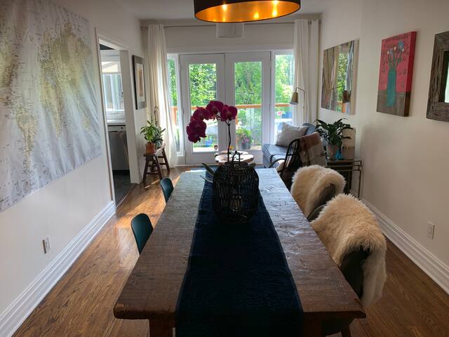 Upper Beach House Overlooking Park with Parking gallery image 4