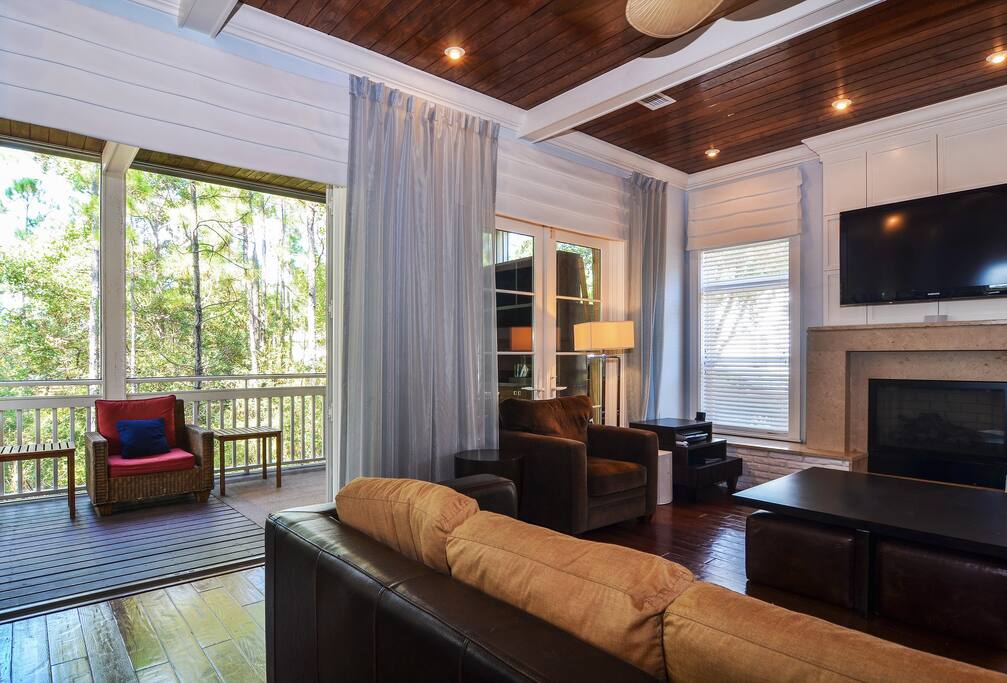 Modern Living Area with Flat