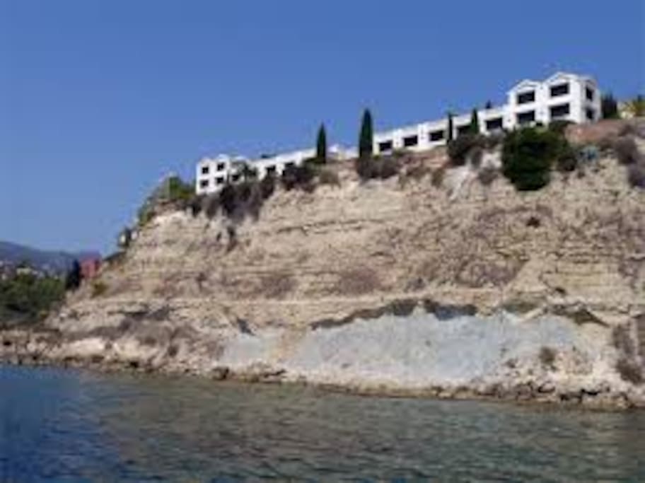 Vista edificio desde la playa