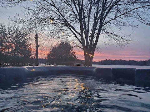 Cozy Cottage on Lake Cayamant