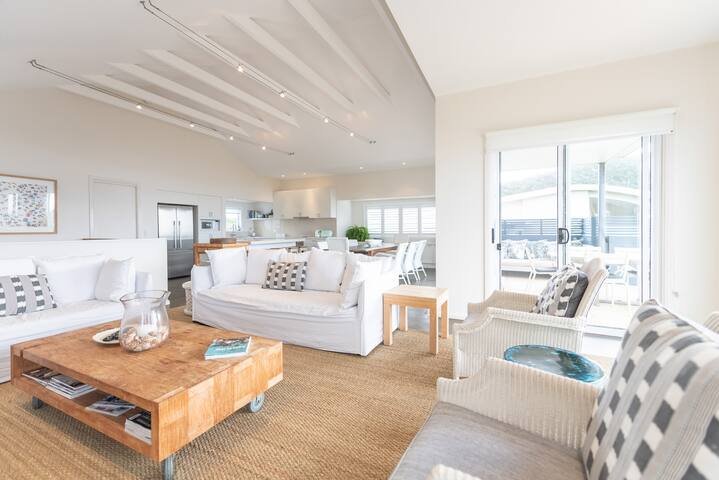 Amanzi – Beachfront at North Boomerang Beach gallery image 3